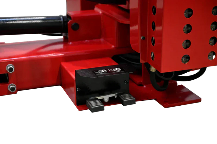 https://cdn.shopify.com/s/files/1/0771/5550/0318/files/fortisky-6700-5733_-TireChanger-WheelBalancer-Combo-pedals.webp?v=1768234286
